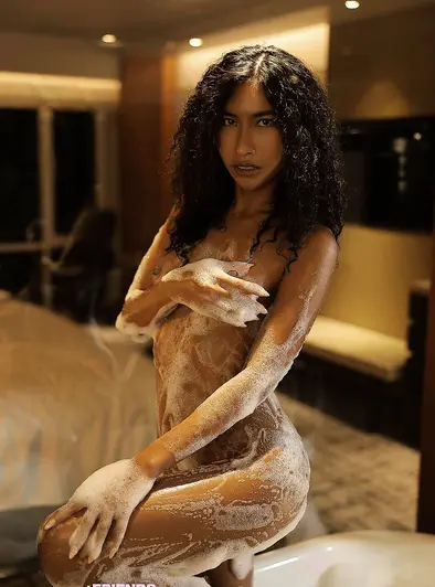 Niki Meow Wet Naked Hotel Playtime