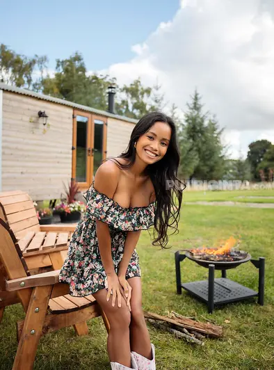 Putri Cinta Topless Marshmallow Campfire Fun