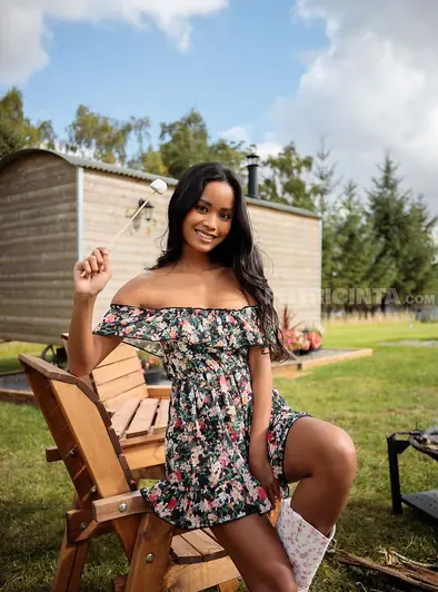 Putri Cinta Topless Marshmallow Campfire Fun