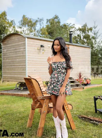 Putri Cinta Topless Marshmallow Campfire Fun