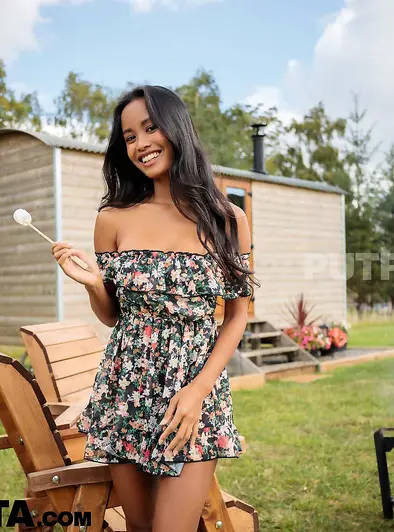 Putri Cinta Topless Marshmallow Campfire Fun