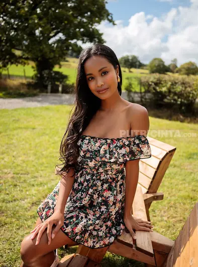 Putri Cinta Topless Marshmallow Campfire Fun