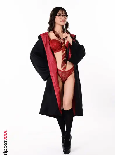 Reina O'Hara Horny Hermione Dildo Fuck