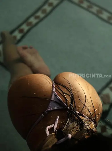 Vina Rae Drips Wet In Tiny Bikini Fun