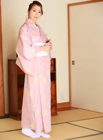 Maki Hojo's Kimono Tease With Juicy Tits and Hairy Pussy