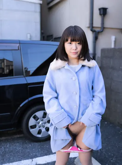 Haruka Miura Flashes Her Trimmed Pussy In Public