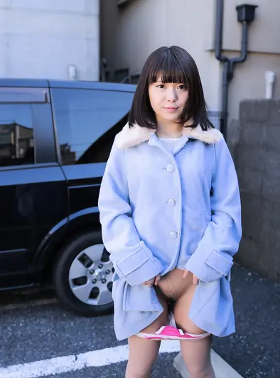 Haruka Miura Flashes Her Trimmed Pussy In Public