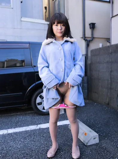 Haruka Miura Flashes Her Trimmed Pussy In Public