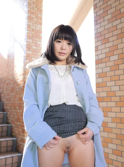 Haruka Miura Flashes Her Trimmed Pussy In Public