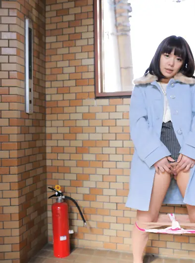 Haruka Miura Flashes Her Trimmed Pussy In Public