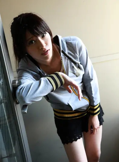Sara Yurikawa Shirt Lift Tease Will Drive You Crazy