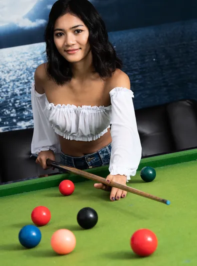 Pool Table Tease: Yori’s Bare Break