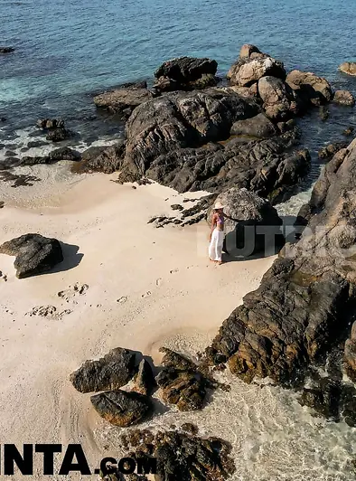 Rosah Nude On Beach Shows Off Her Ass