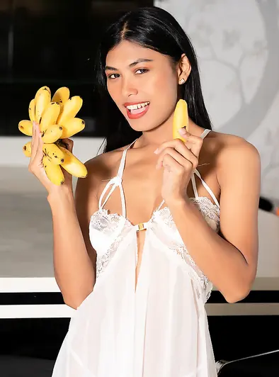 Sunly Gives A Naughty Banana Blowjob In The Kitchen
