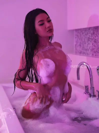 Suthara's Bikini Pool Fun Turns Into Bathtub Tease