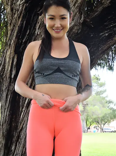 Jade Luv Goes Wild With Her Dildo In The Park