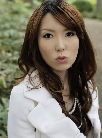 Yui Hatano's Cute Outdoor Stockings Tease With A Smile