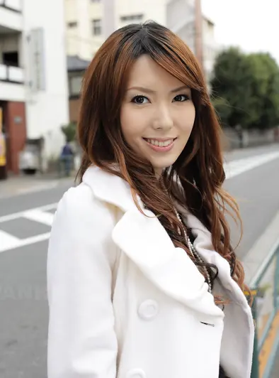 Yui Hatano's Cute Outdoor Stockings Tease With A Smile