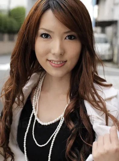 Yui Hatano's Cute Outdoor Stockings Tease With A Smile