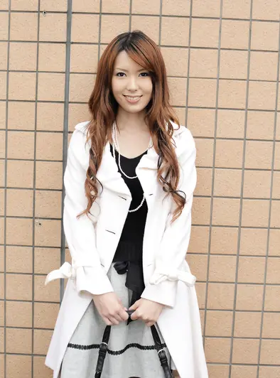 Yui Hatano's Cute Outdoor Stockings Tease With A Smile