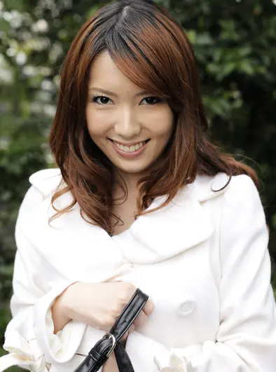 Yui Hatano's Cute Outdoor Stockings Tease With A Smile