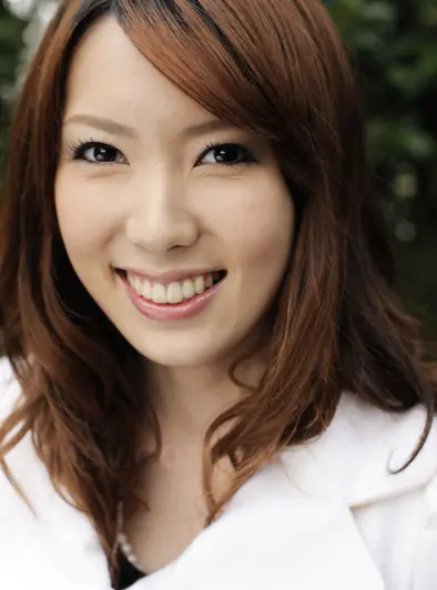Yui Hatano's Cute Outdoor Stockings Tease With A Smile