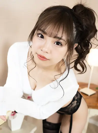 Hodaka Hina Teases You Topless In Her Lingerie Collection