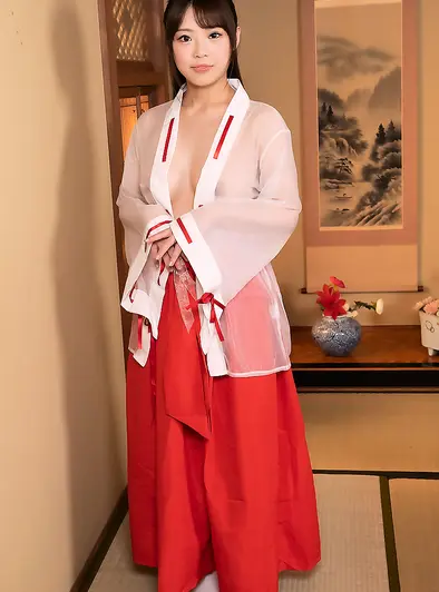 Hodaka Hina Teases You Topless In Her Lingerie Collection