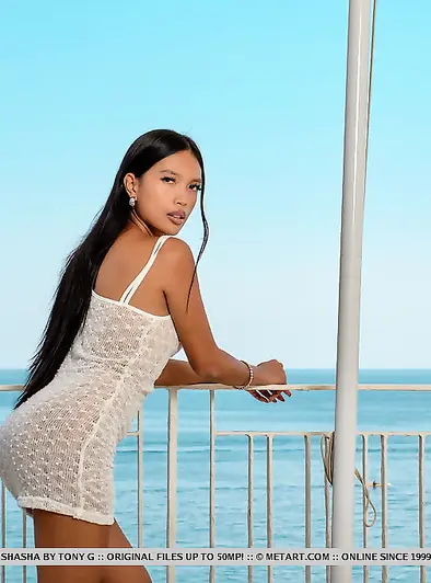 Shasha Smiles While Stripping And Spreading By The Sea