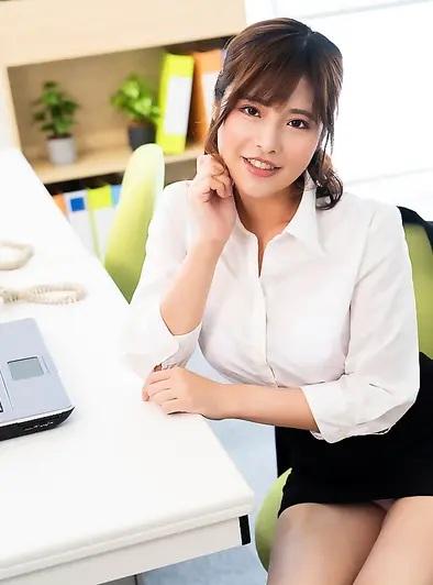 Sutomi Shows Off Her Hottest Looks