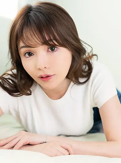 Reona Hironaka Shows Off Every Sexy Side