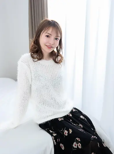 Reona Hironaka Shows Off Every Sexy Side