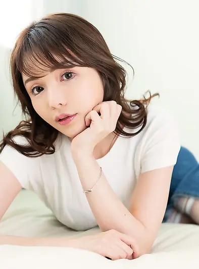 Reona Hironaka Shows Off Every Sexy Side
