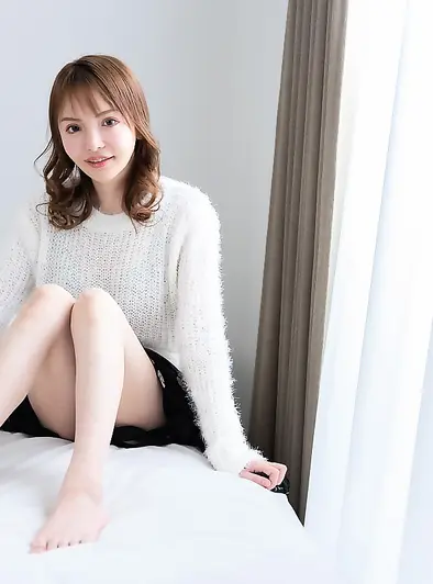 Reona Hironaka Shows Off Every Sexy Side