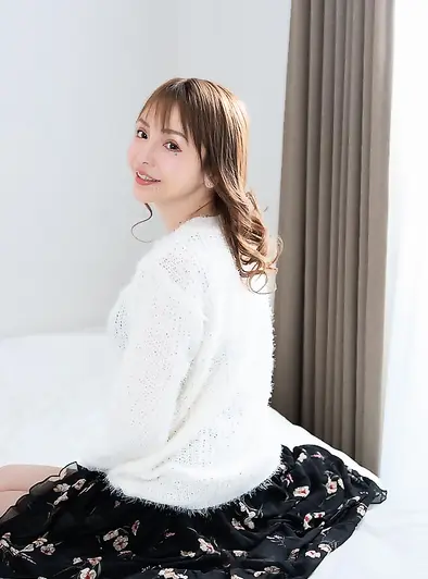 Reona Hironaka Shows Off Every Sexy Side