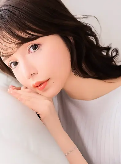 Reona Hironaka Takes Out The Trash And More