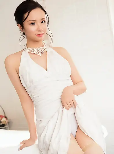 Ayu Kojima Looks Too Good Taking Out Trash