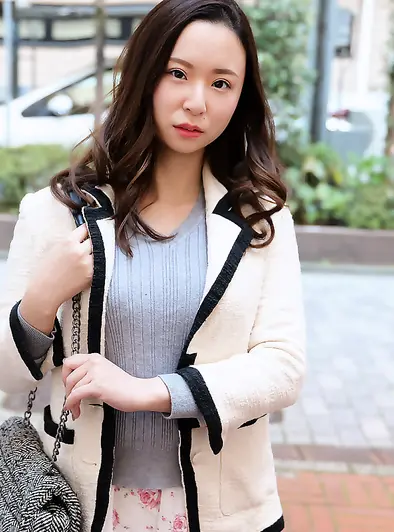 Ayu Kojima Looks Too Good Taking Out Trash