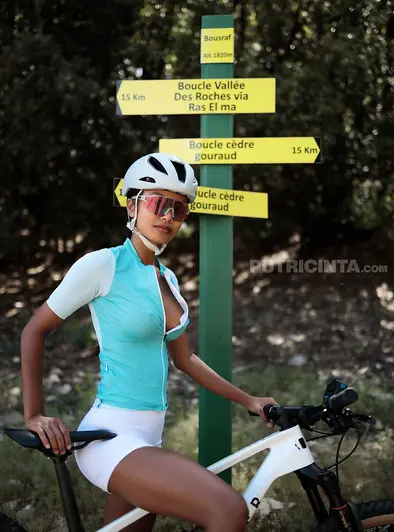 Putri Cinta Gets Naked On The Bike Trail
