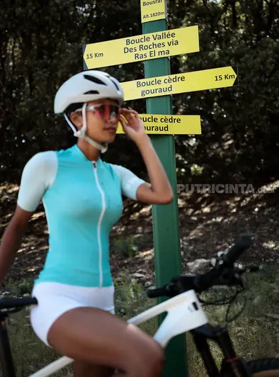 Putri Cinta Gets Naked On The Bike Trail