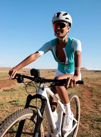 Putri Cinta Gets Naked On The Bike Trail