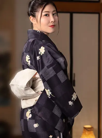 Mirei Imada Turns Up The Heat In Every Outfit