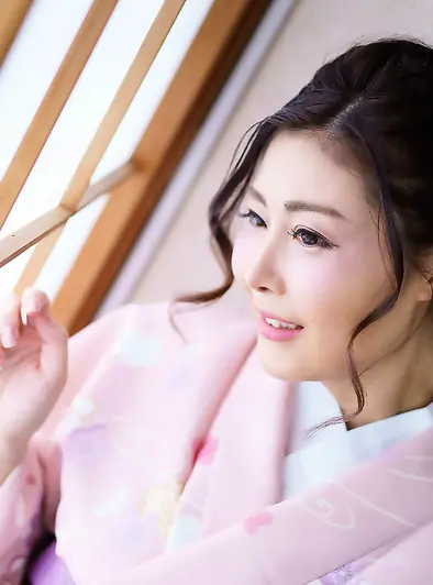 Mirei Imada Loves Showing Off Everywhere