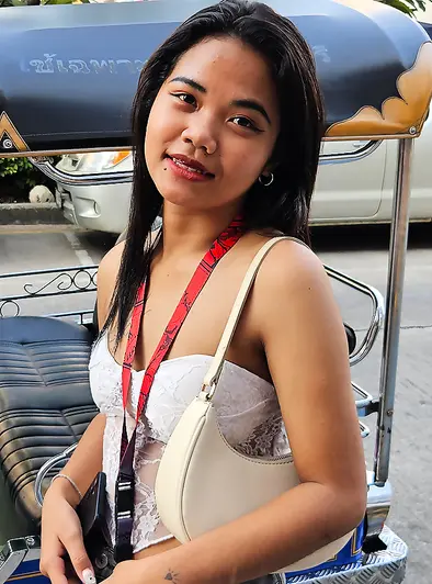 Tuk Tuk Cutie Rides Cock With A Big Smile