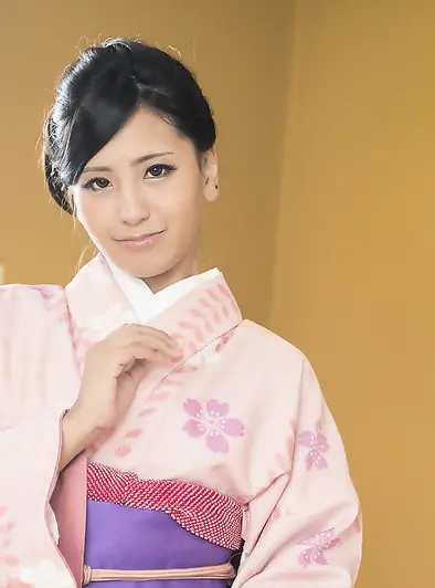 Honoka Suzunami Looks Cute In Kimono And Race Queen