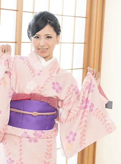 Honoka Suzunami Looks Cute In Kimono And Race Queen
