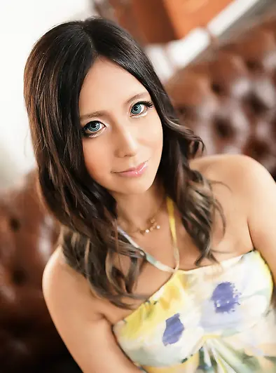 Honoka Suzunami Goes Out And She's Looking Sexy