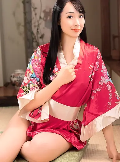 Reina Sakuragi Keeps Smiling Through Every Hot Outfit