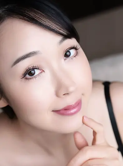 Reina Sakuragi Keeps Smiling Through Every Hot Outfit
