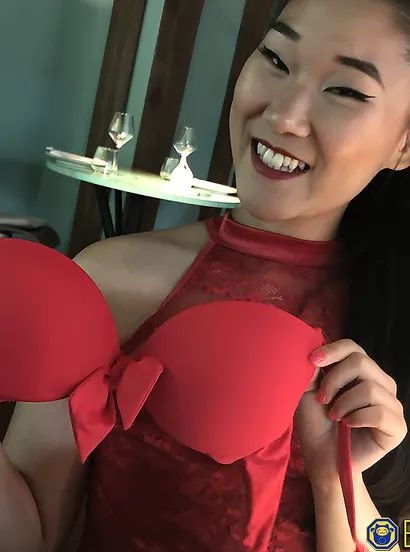 Katana Licks Cock And Gets Hotel Creampie